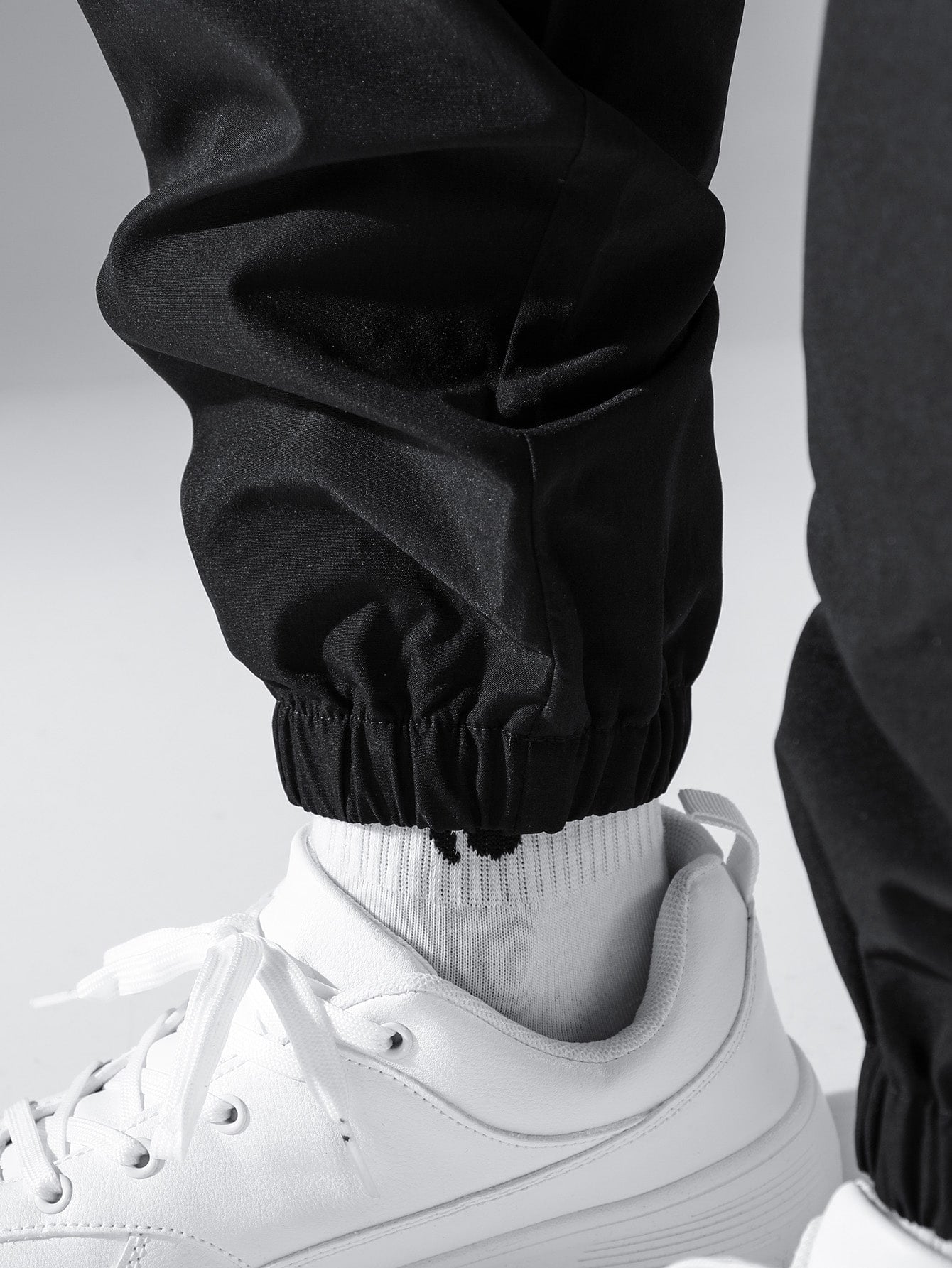 Men's Flap Pocket Side Drawstring Waist Cargo Pants