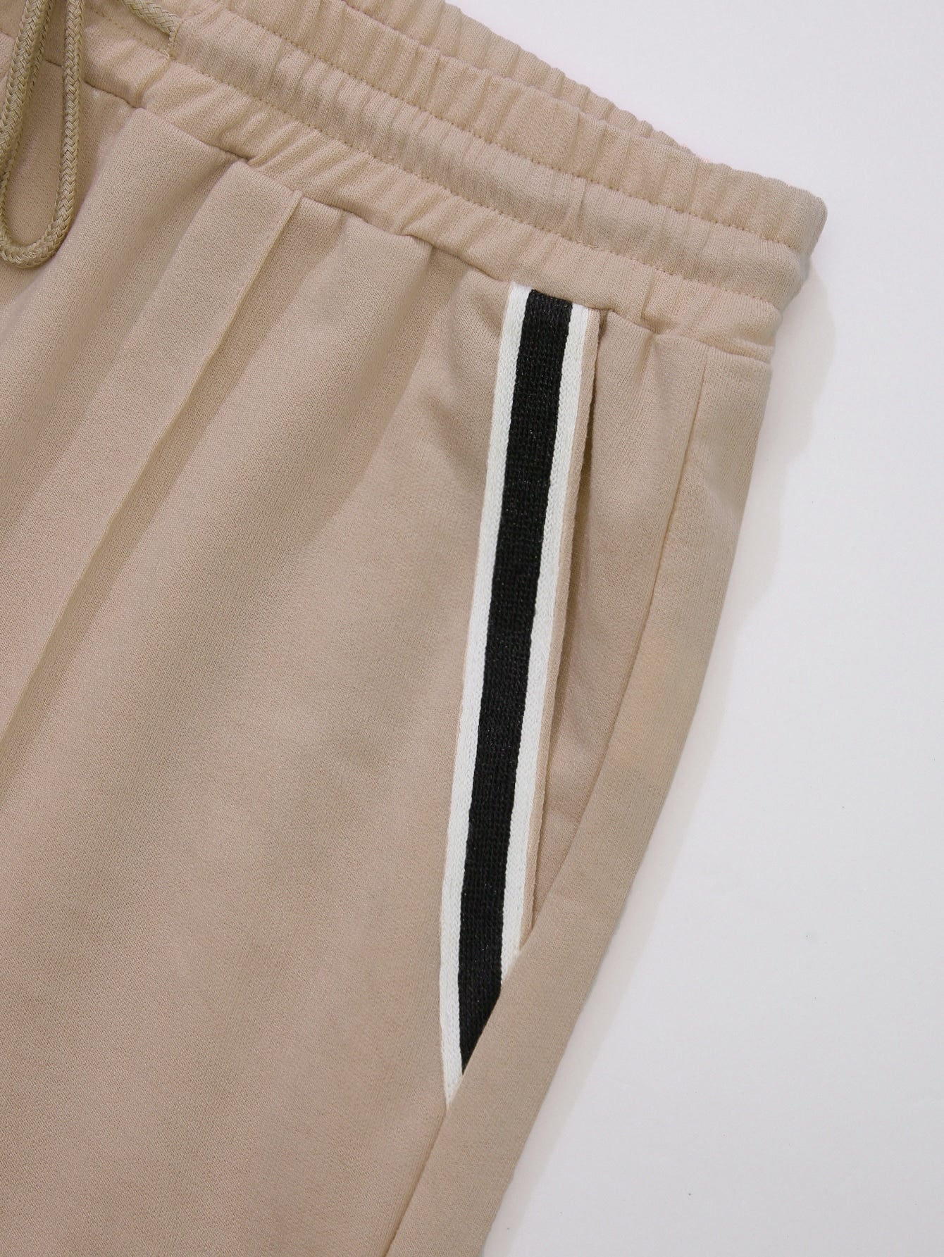 Men's Contrast Tape Tee With Drawstring Waist Shorts